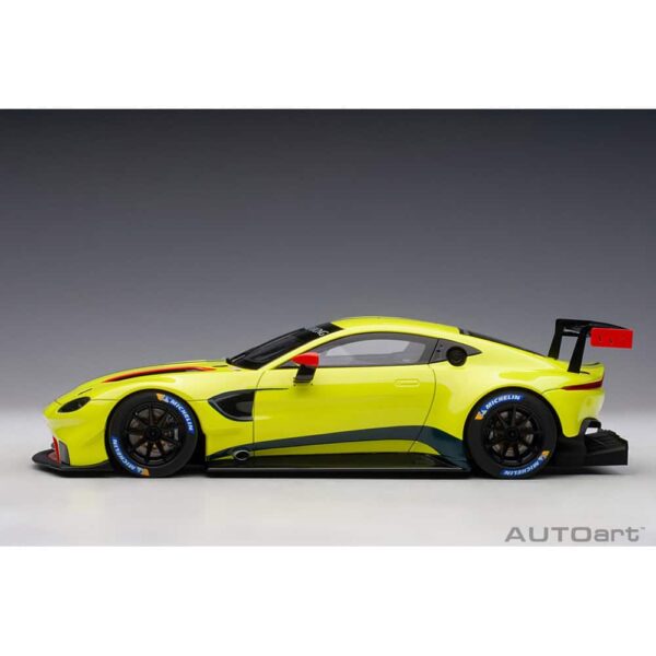 AUTOart - 1:18 Aston Martin Vantage GTE Presentation Car 15 autoart - 1:18 aston martin vantage gte presentation car