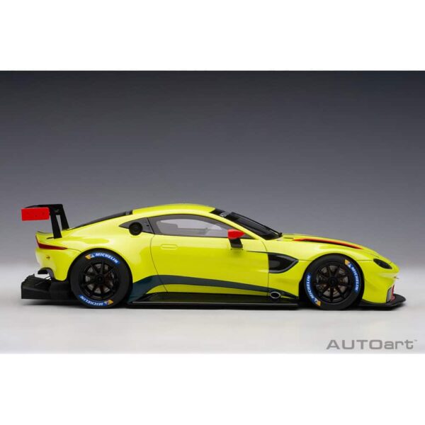 AUTOart - 1:18 Aston Martin Vantage GTE Presentation Car 16 autoart - 1:18 aston martin vantage gte presentation car