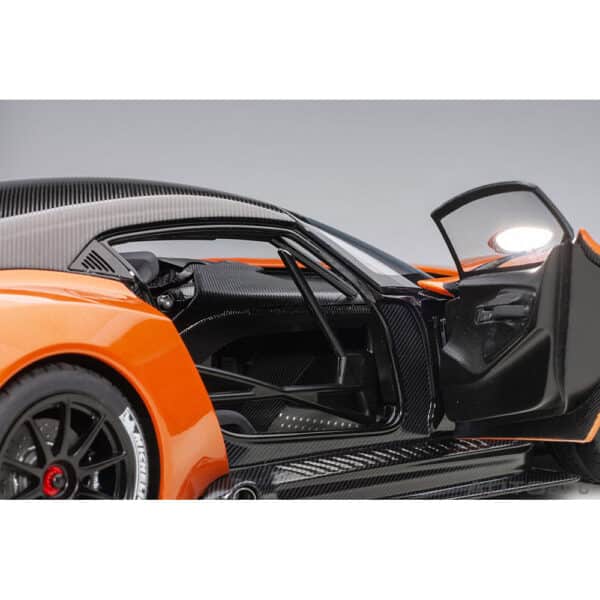 autoart - 1:18 aston martin vulcan?(madagascar orange)