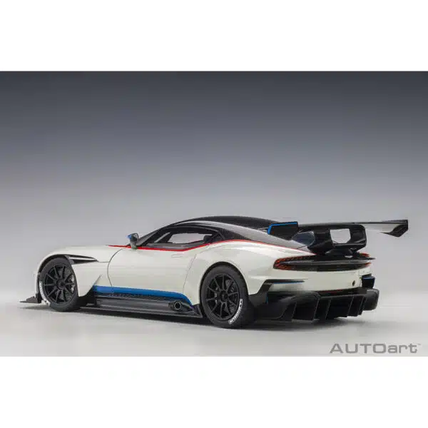 autoart - 1:18 aston martin vulcan?(stratus white)