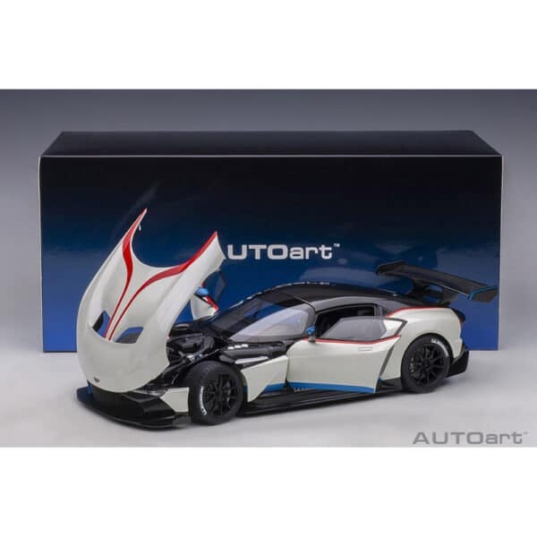 autoart - 1:18 aston martin vulcan?(stratus white)