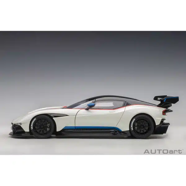 autoart - 1:18 aston martin vulcan?(stratus white)