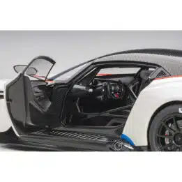 autoart - 1:18 aston martin vulcan?(stratus white)