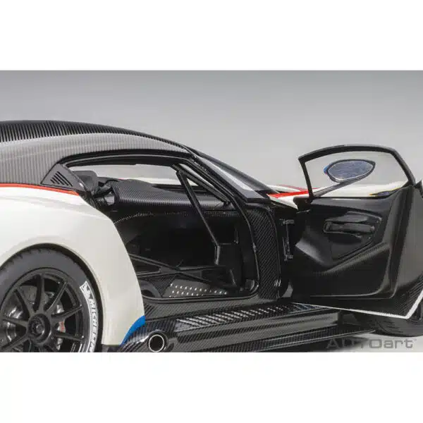 autoart - 1:18 aston martin vulcan?(stratus white)