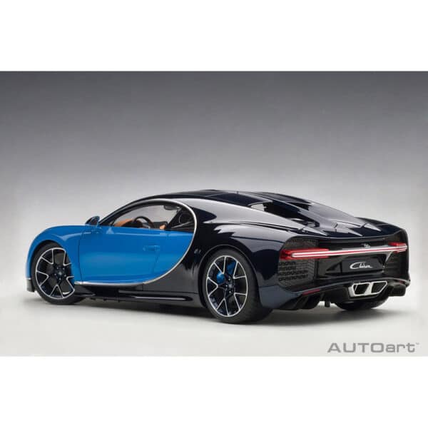 autoart - 1:18 bugatti chiron (french racing blue/atlantic blue)