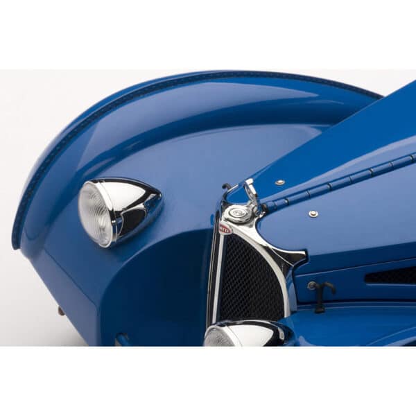 autoart - 1:18 bugatti type 57s atlantic (blue with silver metal wire spoke wheels)
