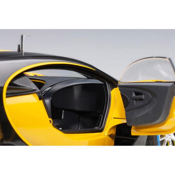 autoart - 1:18 bugatti vision gt (giallo midas/black carbon)