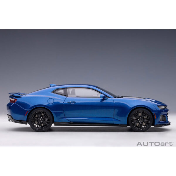 autoart - 1:18 chevrolet camaro zl1 2017 (hyper blue metallic)