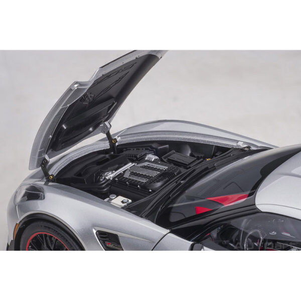 autoart - 1:18 chevrolet corvette c7 z06 (blade silver)
