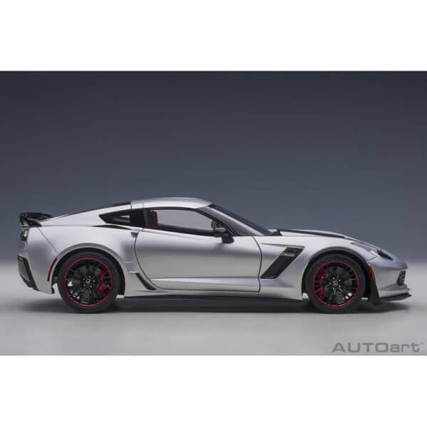autoart - 1:18 chevrolet corvette c7 z06 (blade silver)