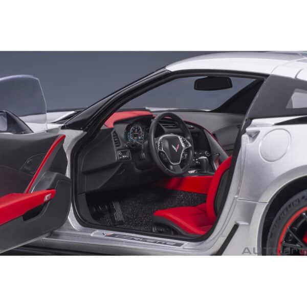 autoart - 1:18 chevrolet corvette c7 z06 (blade silver)