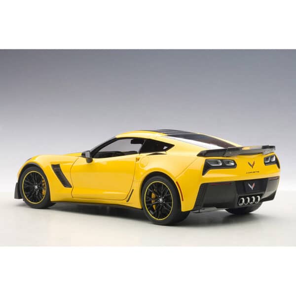 autoart - 1:18 chevrolet corvette c7 z06 c7r edition (corvette racing yellow)