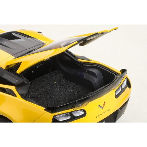 autoart - 1:18 chevrolet corvette c7 z06 c7r edition (corvette racing yellow)