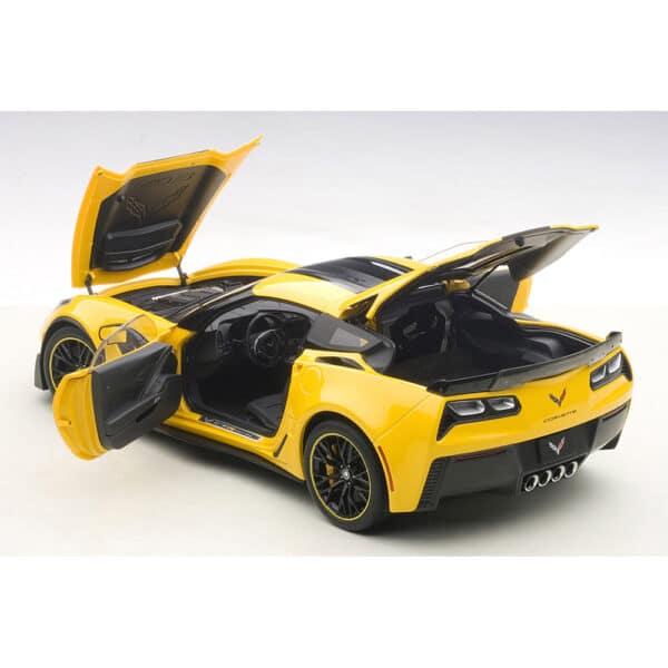 autoart - 1:18 chevrolet corvette c7 z06 c7r edition (corvette racing yellow)