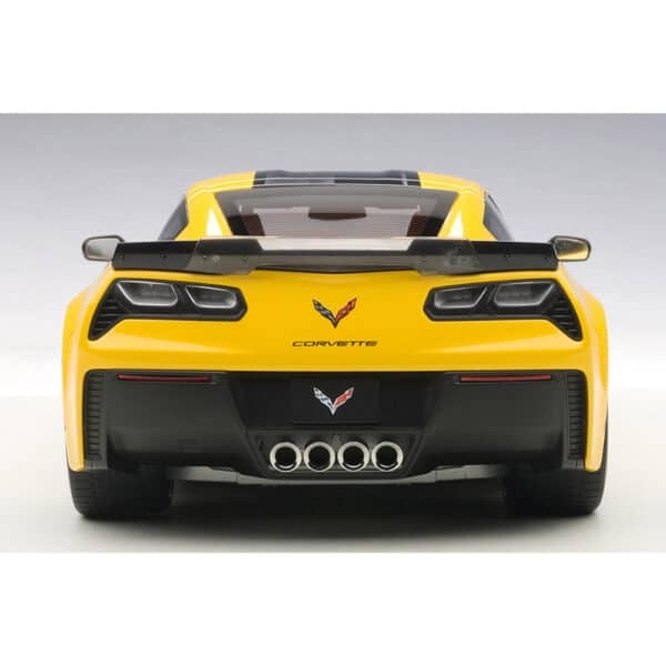 autoart - 1:18 chevrolet corvette c7 z06 c7r edition (corvette racing yellow)