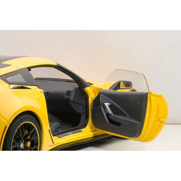 autoart - 1:18 chevrolet corvette c7 z06 c7r edition (corvette racing yellow)