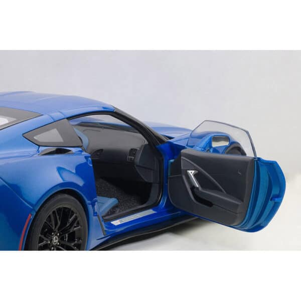 autoart - 1:18 chevrolet corvette c7 z06 (laguna blue tintcoat)
