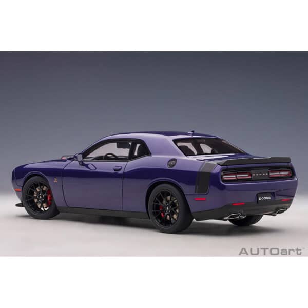 autoart - 1:18 dodge challenger 392 hemi scat pack shaker 2018 (plum crazy)