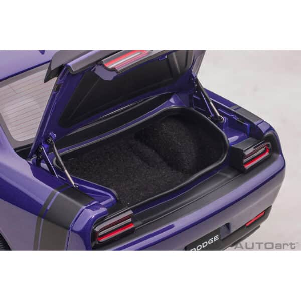 autoart - 1:18 dodge challenger 392 hemi scat pack shaker 2018 (plum crazy)