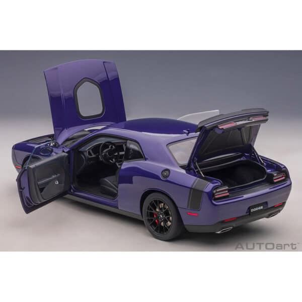 autoart - 1:18 dodge challenger 392 hemi scat pack shaker 2018 (plum crazy)