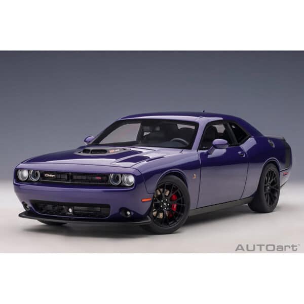 autoart - 1:18 dodge challenger 392 hemi scat pack shaker 2018 (plum crazy)