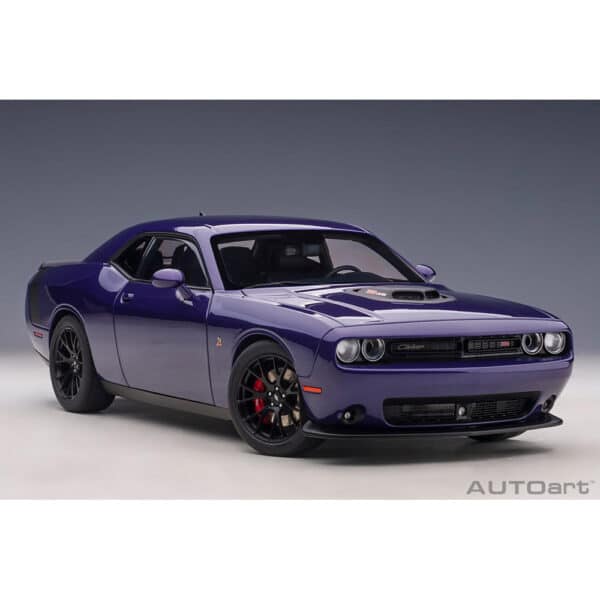 autoart - 1:18 dodge challenger 392 hemi scat pack shaker 2018 (plum crazy)
