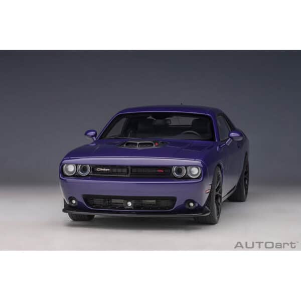 autoart - 1:18 dodge challenger 392 hemi scat pack shaker 2018 (plum crazy)