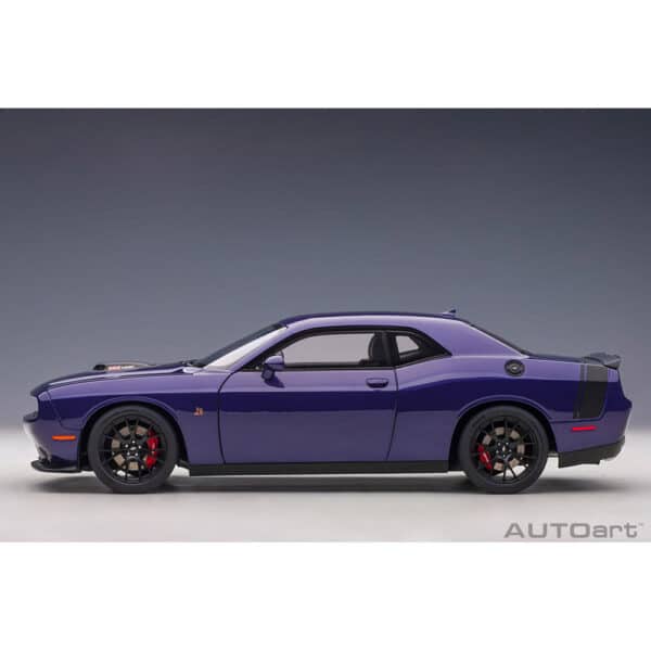 autoart - 1:18 dodge challenger 392 hemi scat pack shaker 2018 (plum crazy)