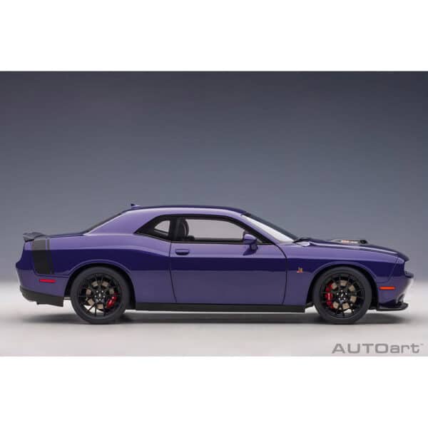 autoart - 1:18 dodge challenger 392 hemi scat pack shaker 2018 (plum crazy)
