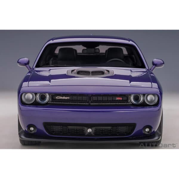 autoart - 1:18 dodge challenger 392 hemi scat pack shaker 2018 (plum crazy)
