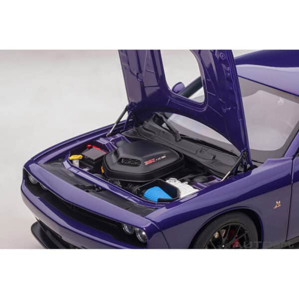 autoart - 1:18 dodge challenger 392 hemi scat pack shaker 2018 (plum crazy)