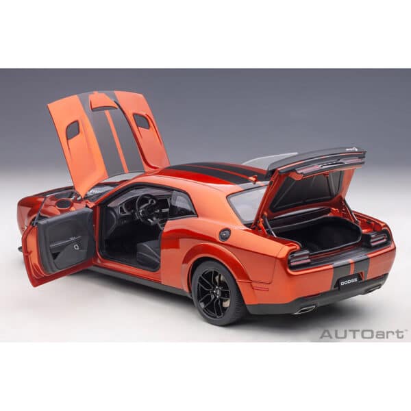 autoart - 1:18 dodge challenger srt hellcat widebody 2018 (sinamon stick)