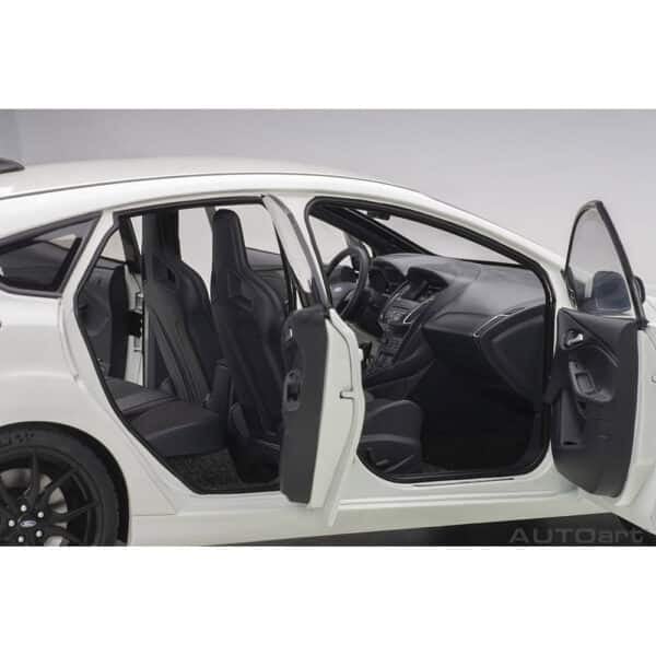 autoart - 1:18 ford focus rs 2016 (frozen white)