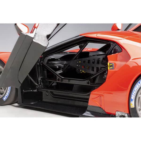 autoart - 1:18 ford gt gte plain body version (red)