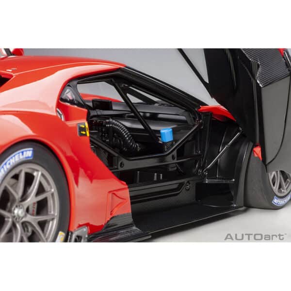 autoart - 1:18 ford gt gte plain body version (red)