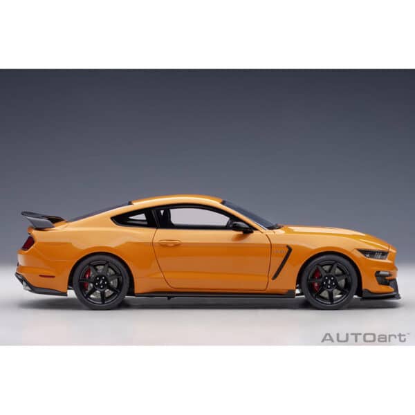 autoart - 1:18 ford mustang shelby gt-350r (fury orange)