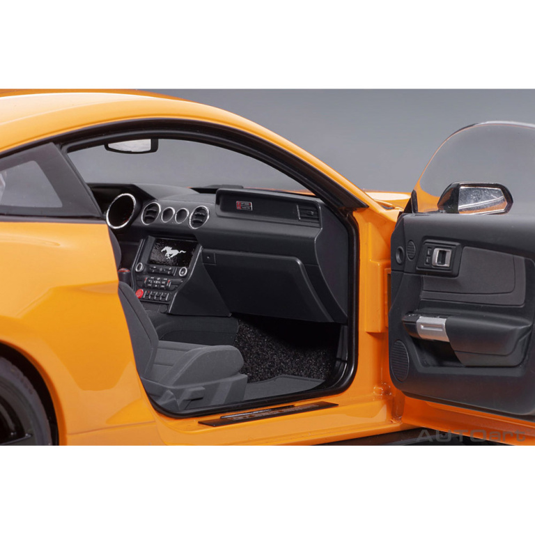 autoart - 1:18 ford mustang shelby gt-350r (fury orange)