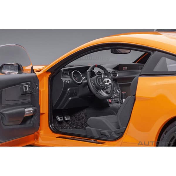 autoart - 1:18 ford mustang shelby gt-350r (fury orange)