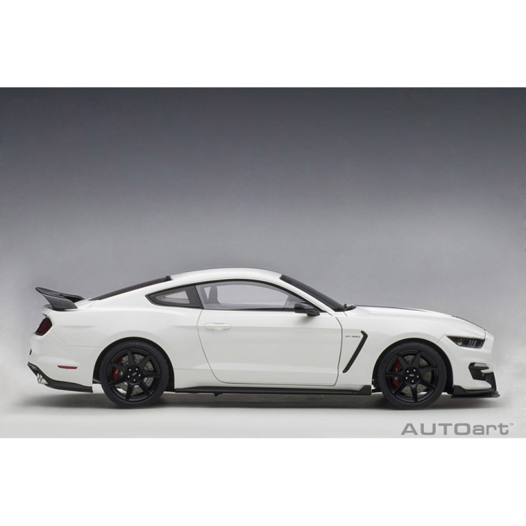 autoart - 1:18 ford mustang shelby gt-350r (oxford white)