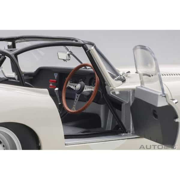 autoart - 1:18 jaguar lightweight e-type (white)