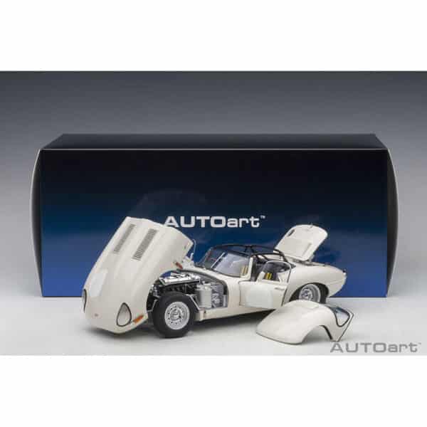autoart - 1:18 jaguar lightweight e-type (white)