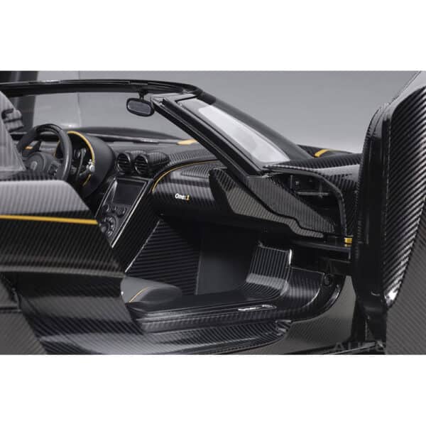 autoart - 1:18 koenigsegg one:1 (carbon)