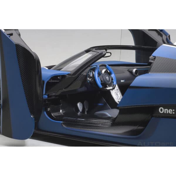 autoart - 1:18 koenigsegg one:1 (imperial blue / carbon)