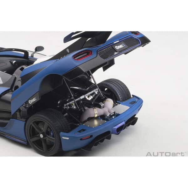 autoart - 1:18 koenigsegg one:1 (imperial blue / carbon)