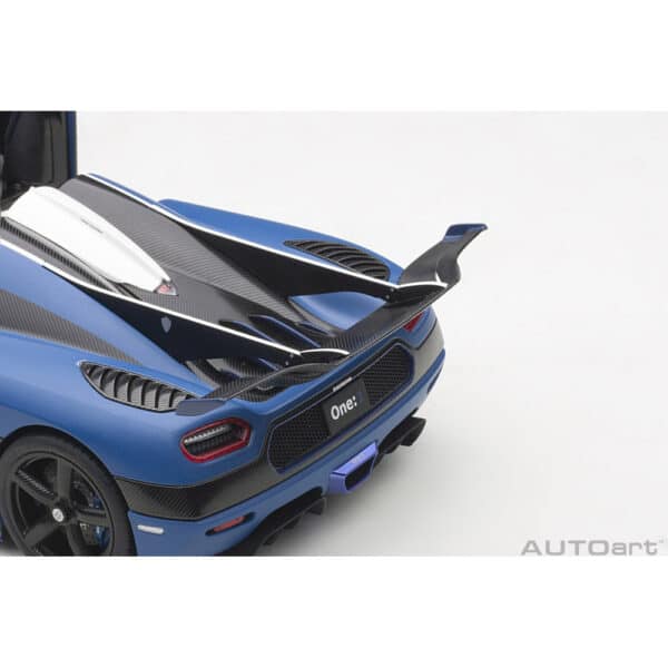 autoart - 1:18 koenigsegg one:1 (imperial blue / carbon)