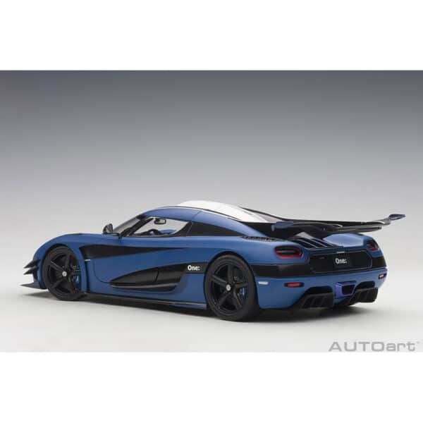 autoart - 1:18 koenigsegg one:1 (imperial blue / carbon)
