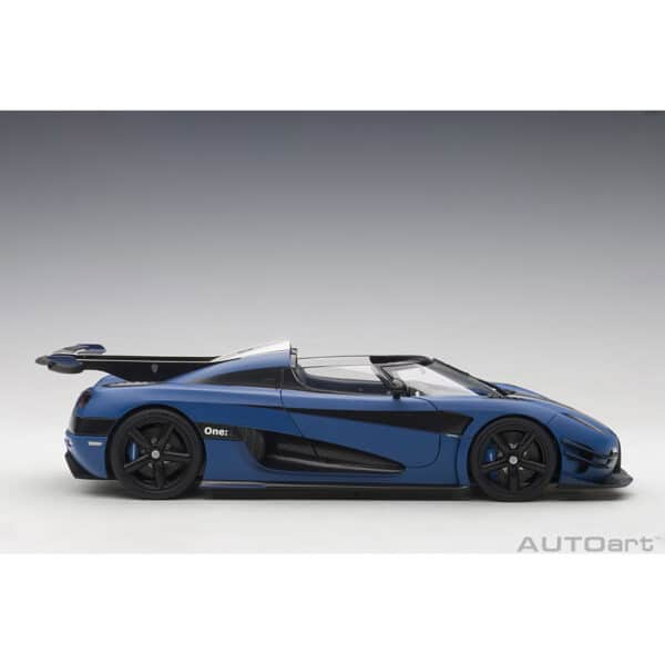 autoart - 1:18 koenigsegg one:1 (imperial blue / carbon)