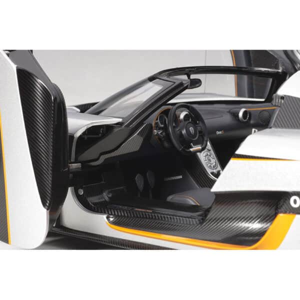autoart - 1:18 koenigsegg one:1 (moon grey / carbon)