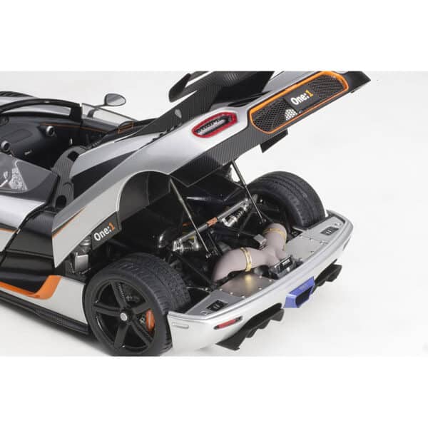 autoart - 1:18 koenigsegg one:1 (moon grey / carbon)