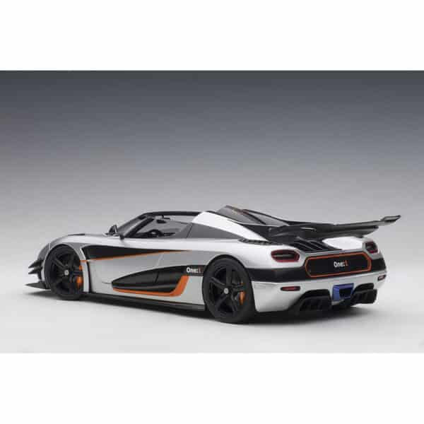 autoart - 1:18 koenigsegg one:1 (moon grey / carbon)